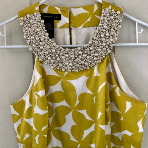 Beautiful dress with amazing beaded detail at neck - Picture 2 of 4